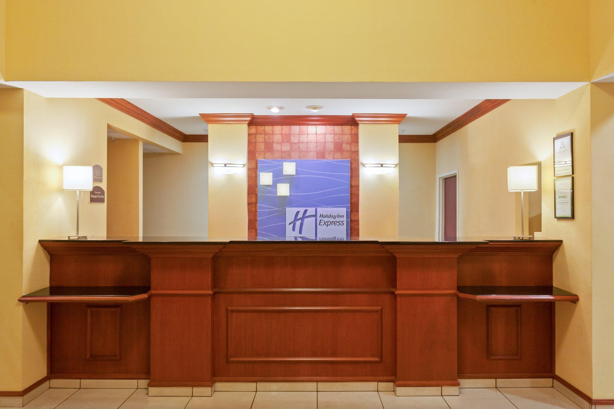 Holiday Inn Express Hotel & Suites Tampa-Fairgrounds-Casino By Ihg Mango Buitenkant foto