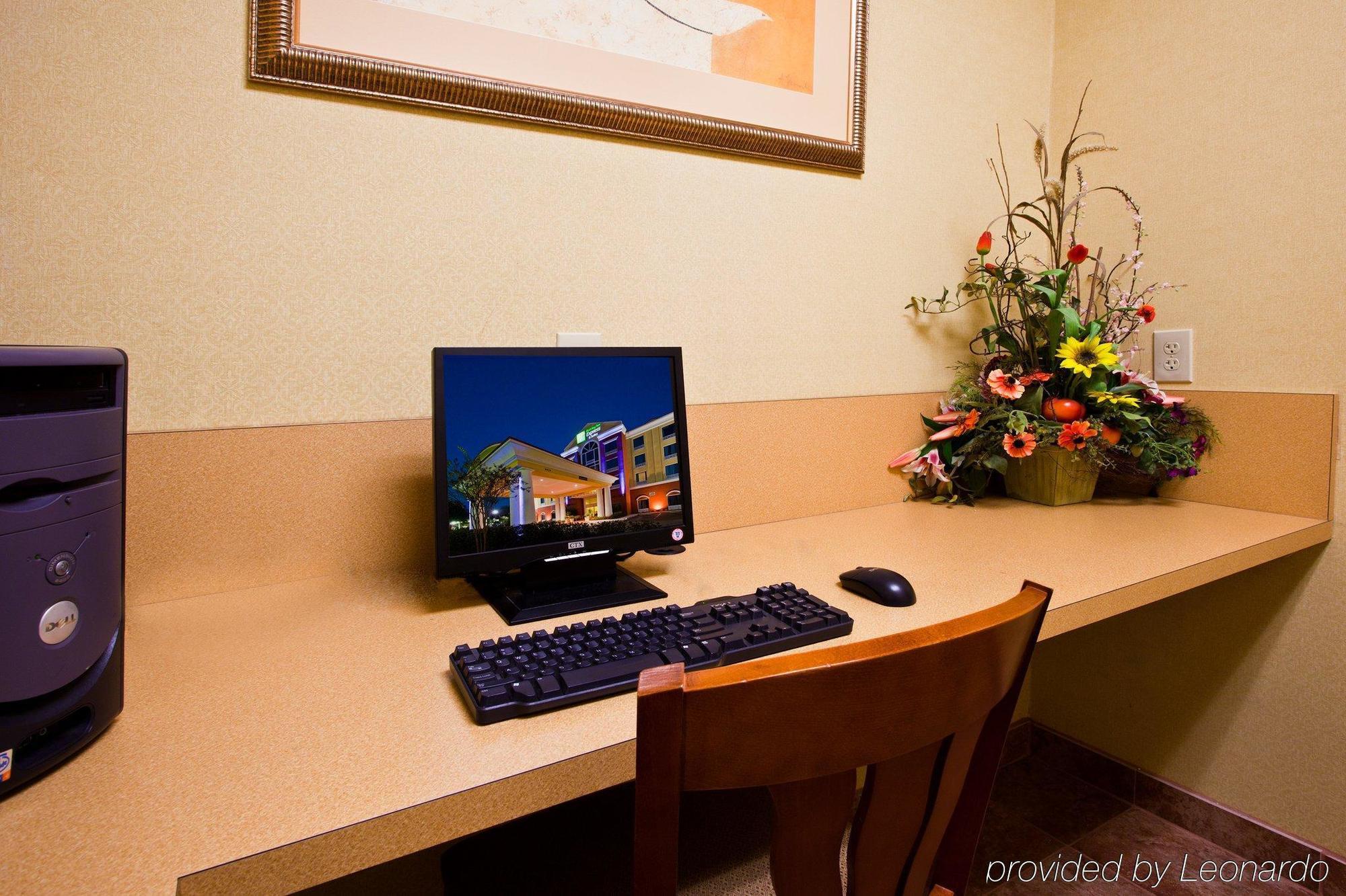 Holiday Inn Express Hotel & Suites Tampa-Fairgrounds-Casino By Ihg Mango Faciliteiten foto
