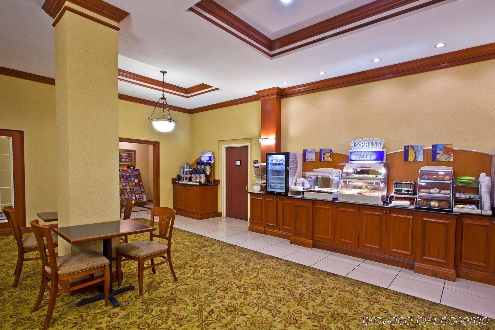 Holiday Inn Express Hotel & Suites Tampa-Fairgrounds-Casino By Ihg Mango Restaurant foto